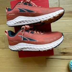 Altra running/trail shoes like new women’s 8.5